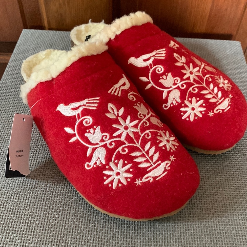 Women’s Lands End Slippers 6